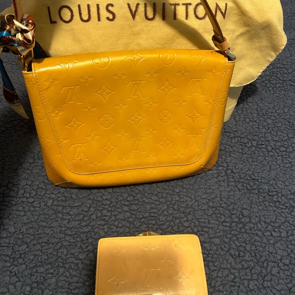 Authentic LV vernis shoulder bag w/ free kisslock vernis wallet - Picture 12 of 13